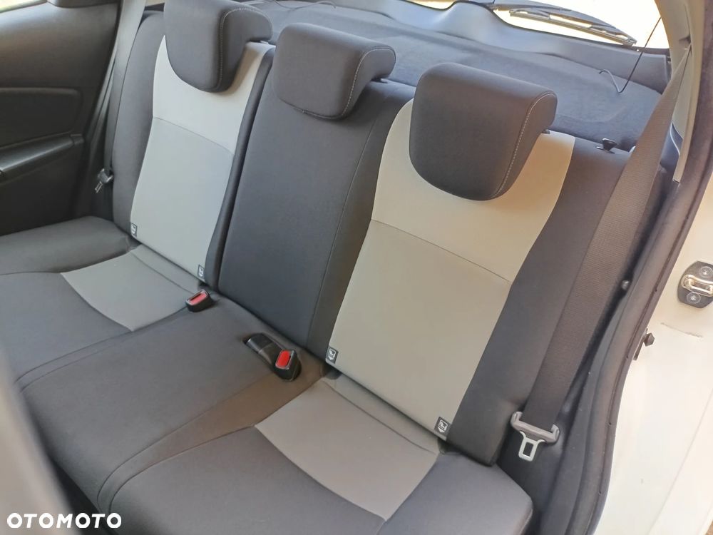 Toyota Yaris 1.5 Premium - 11