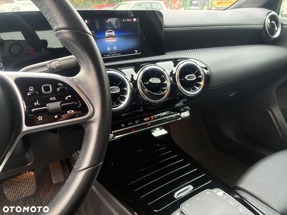 Mercedes-Benz Klasa A 180 7G-DCT - 11