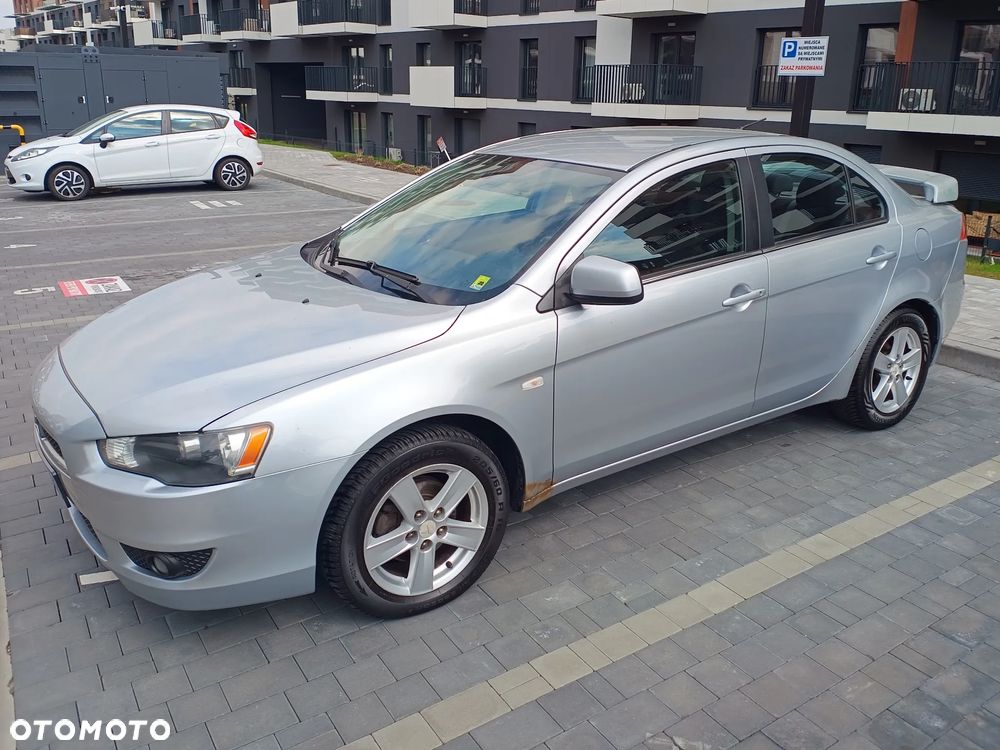 Mitsubishi Lancer 1.5 Invite - 3