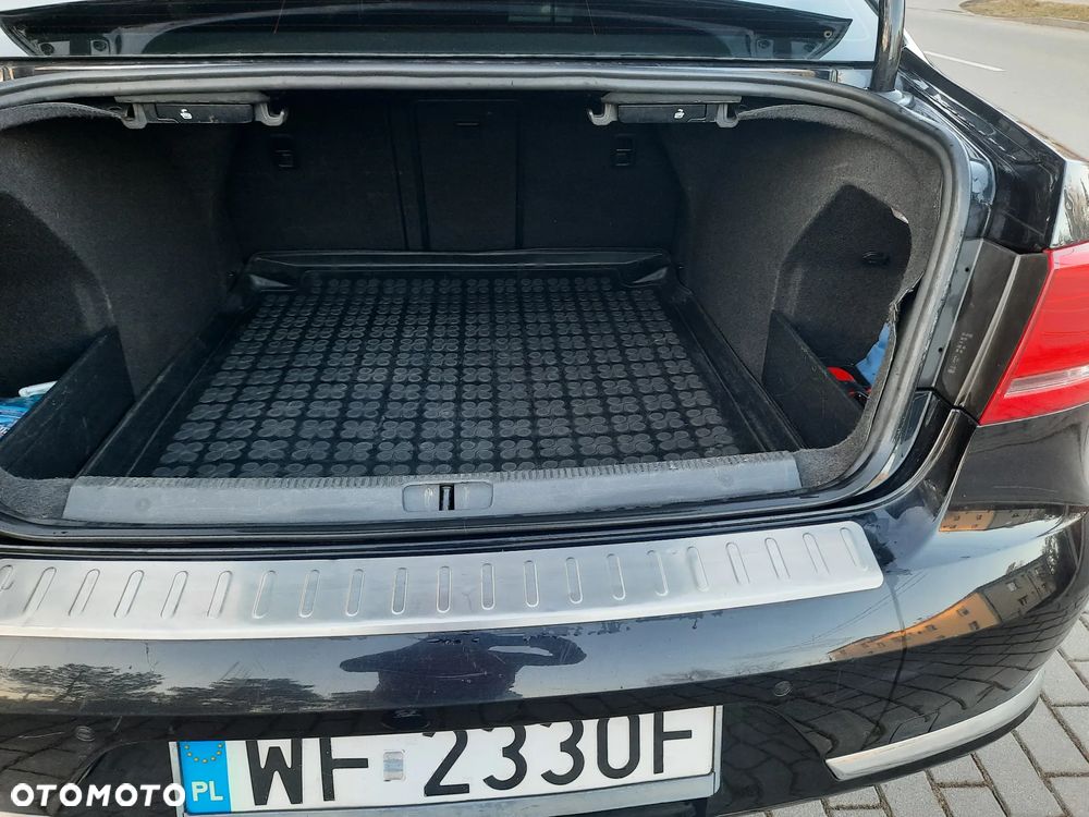 Volkswagen Passat 2.0 TDI DPF Highline - 13