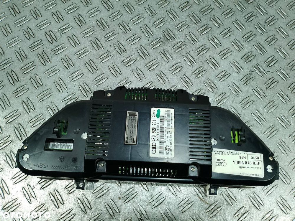 LICZNIK AUDI A6 C6 4F0920931E 3.2 V6 FSI - 2