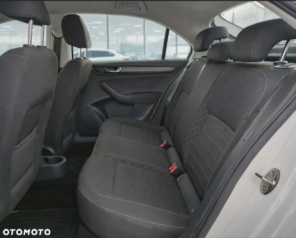 Skoda RAPID 1.0 TSI Style - 8