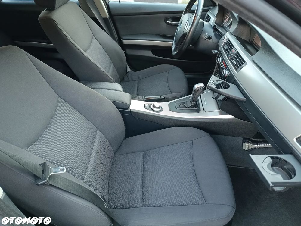 BMW Seria 3 320i Edition Exclusive - 13