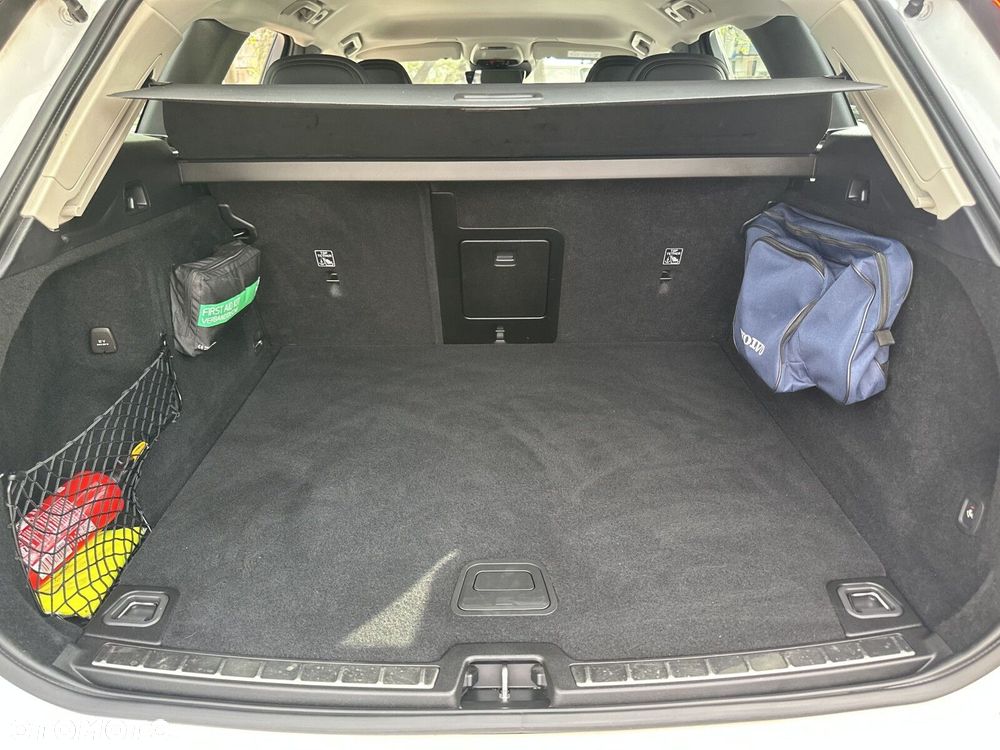 Volvo XC 60 B4 B Momentum - 33