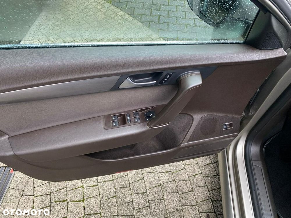 Volkswagen Passat - 15