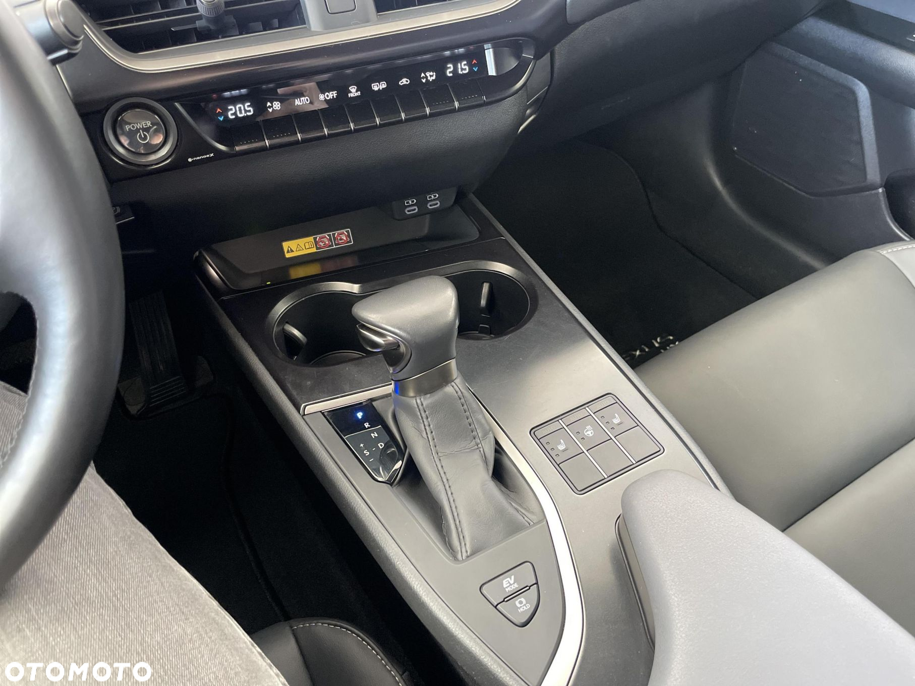 Lexus UX - 22
