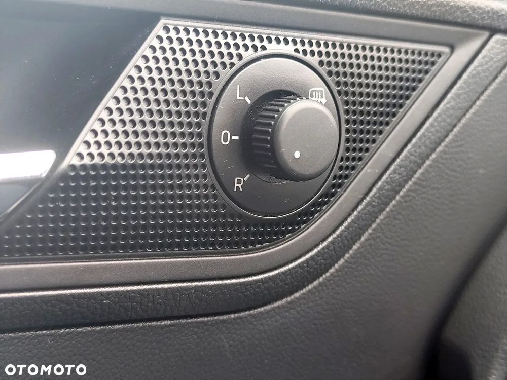 Skoda RAPID 1.0 TSI Active - 21