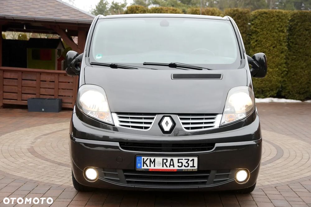 Renault Trafic Grand Passenger Black Edition - 10