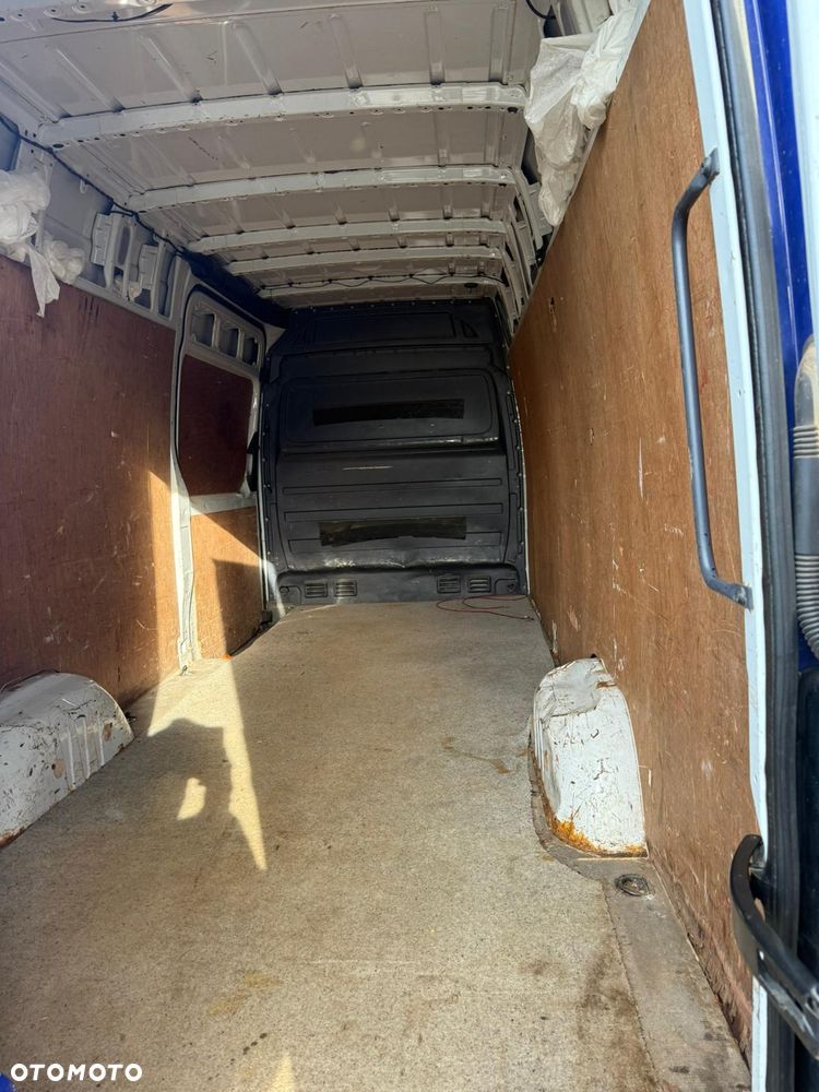 Mercedes-Benz Sprinter - 13