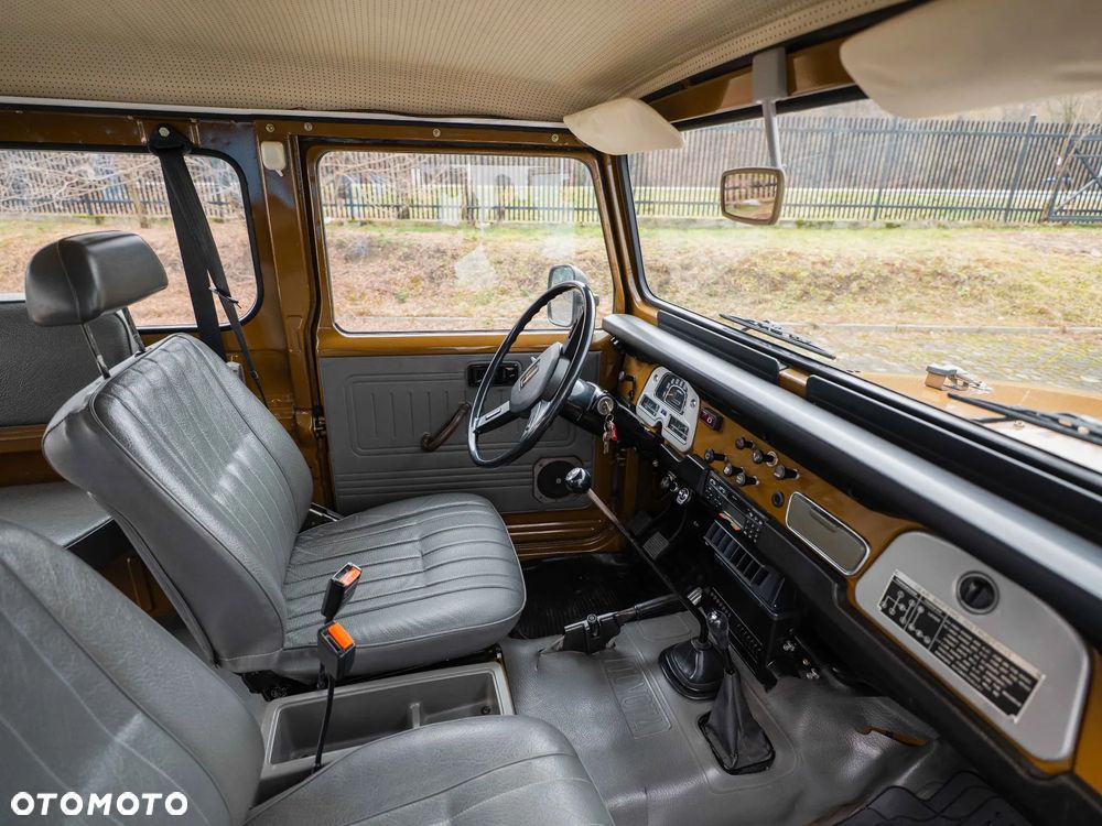 Toyota Land Cruiser - 20