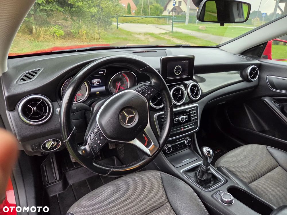 Mercedes-Benz CLA 200 Urban - 2