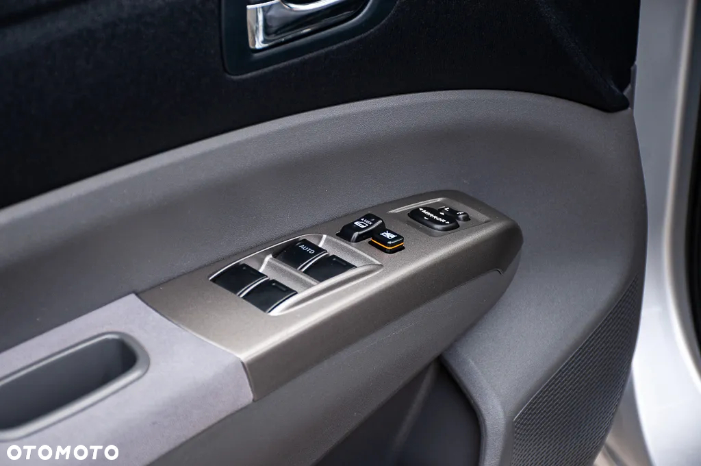 Toyota Prius (Hybrid) Executive - 38