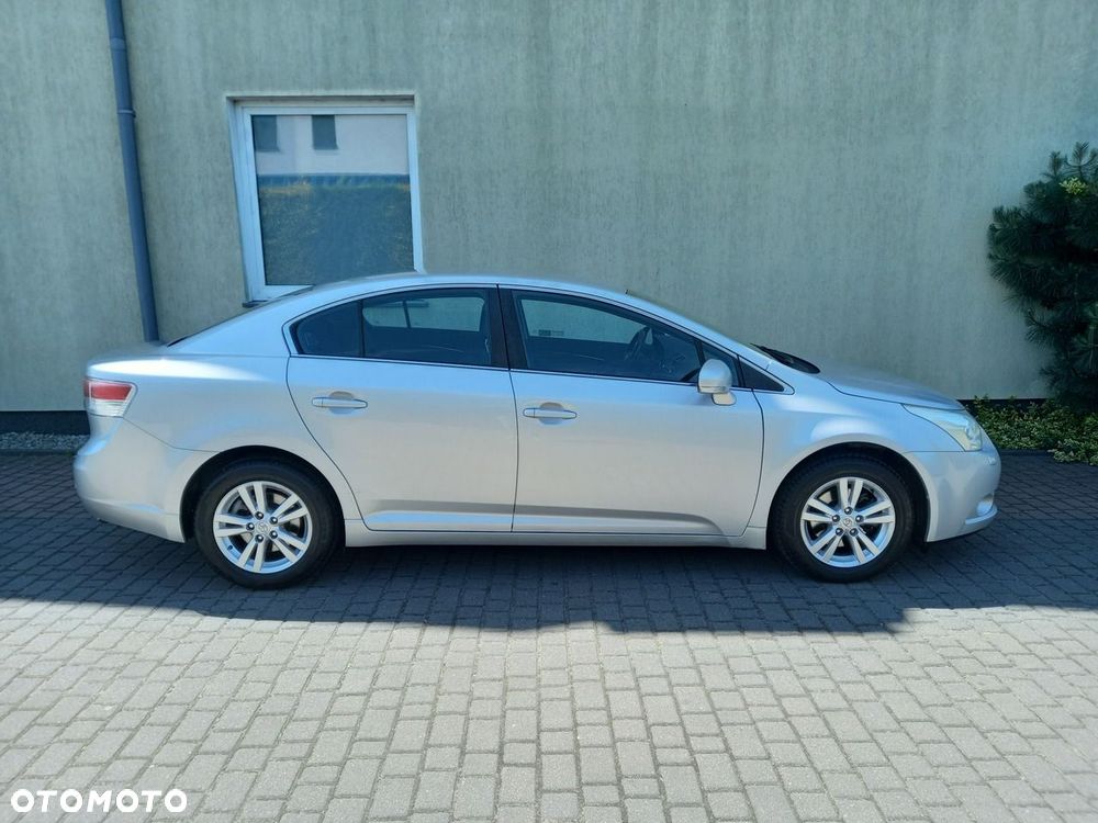 Toyota Avensis 1.8 Premium - 13