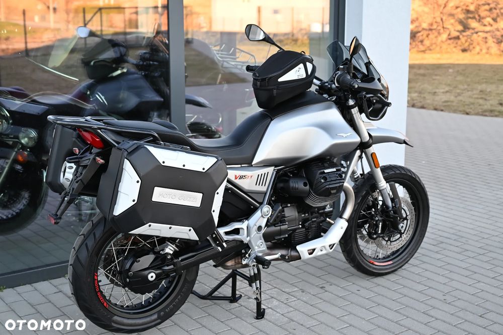 Moto Guzzi V85 - 40
