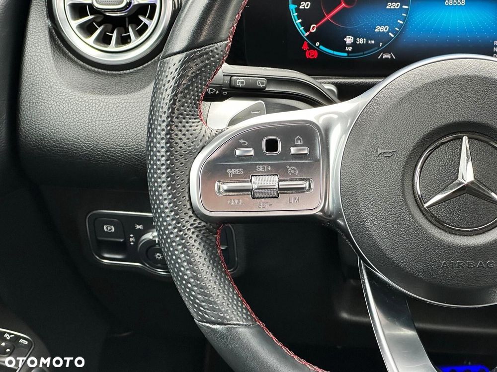 Mercedes-Benz GLB - 10