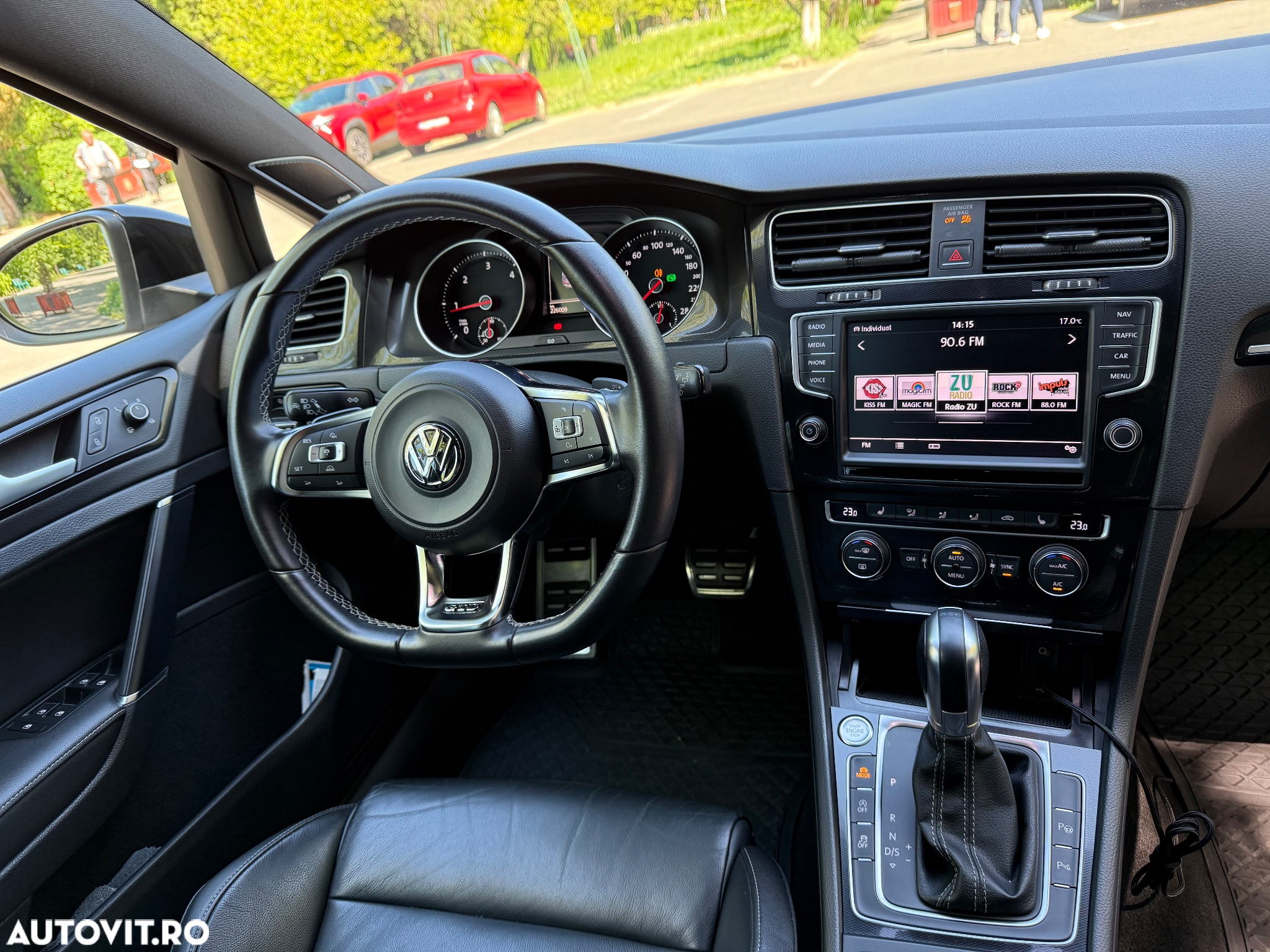 Volkswagen Golf 2.0 TDI DPF BMT DSG GTD - 9