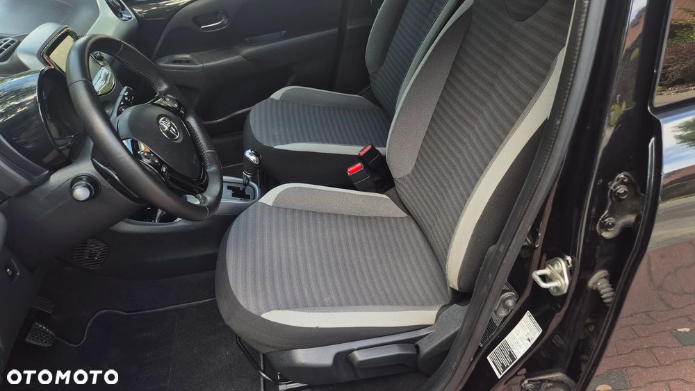 Toyota Aygo x.shift x-play connect - 13
