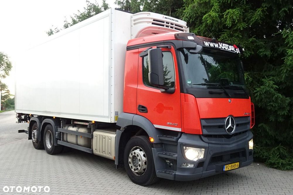 Mercedes-Benz Antos 2840 sypialna euro 6 kontener chłodnia 18 palet 3 osie - 27