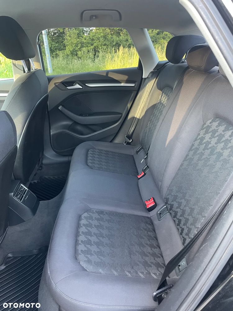 Audi A3 Sportback 1.6 TDI DPF Ambiente - 14