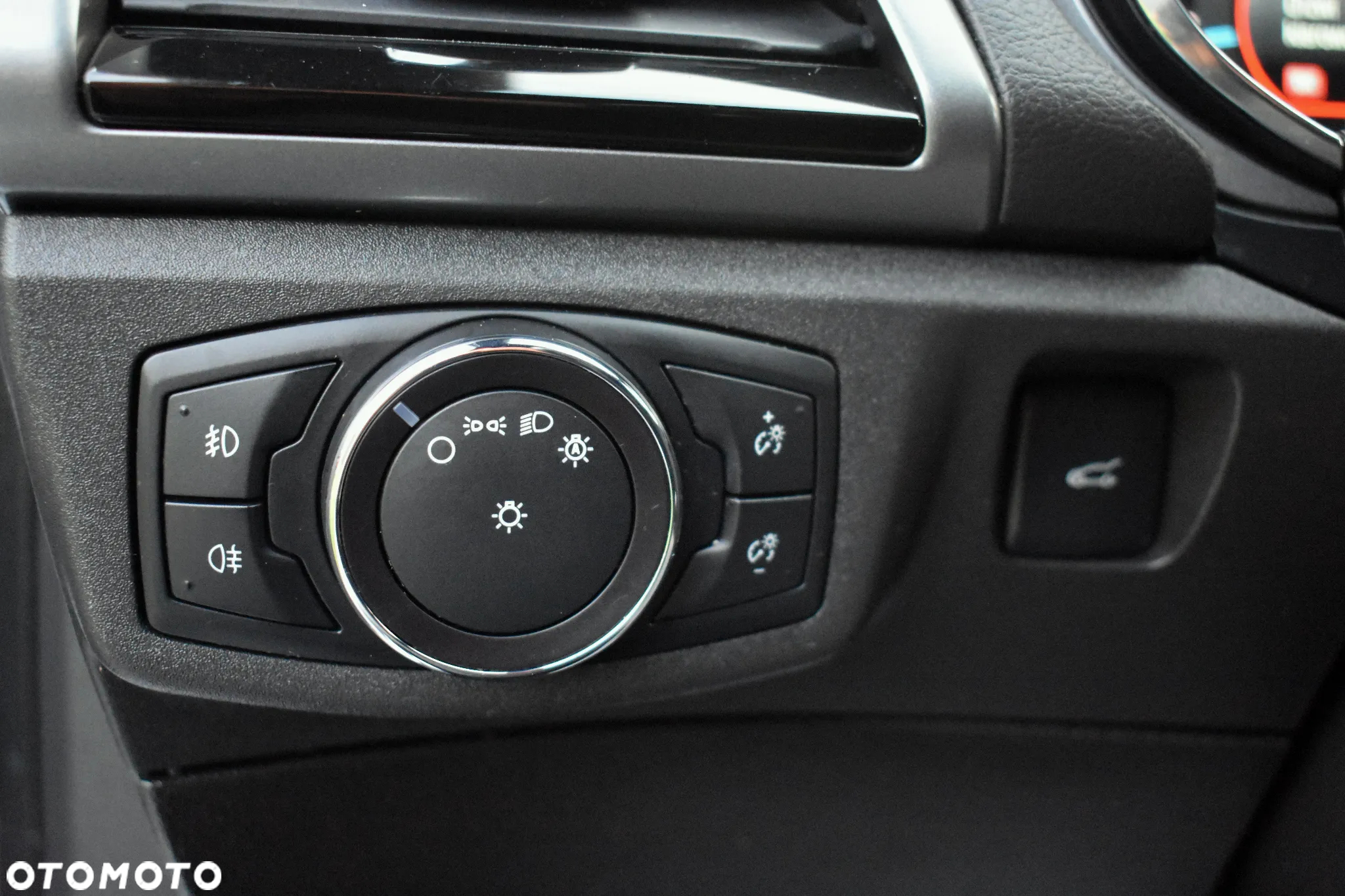 Ford Mondeo 2.0 TDCi Titanium PowerShift - 24