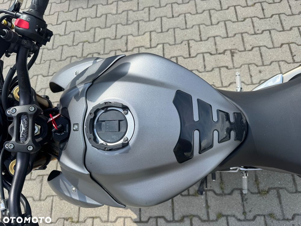 Suzuki GSX 1000 - 11