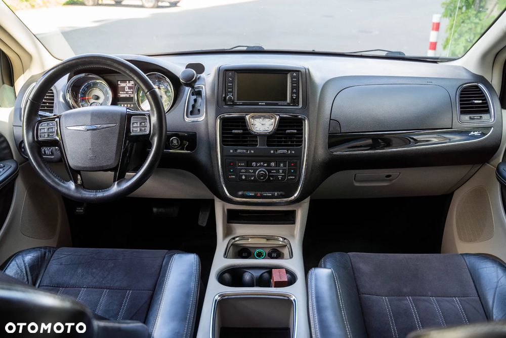 Chrysler Town & Country 3.6 Limited - 20