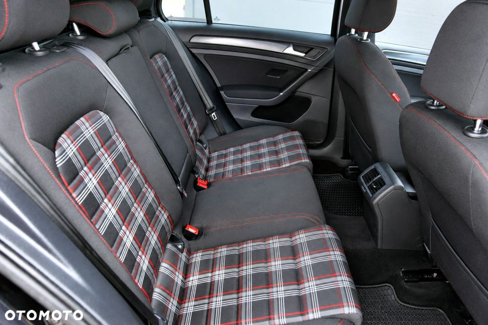 Volkswagen Golf - 21