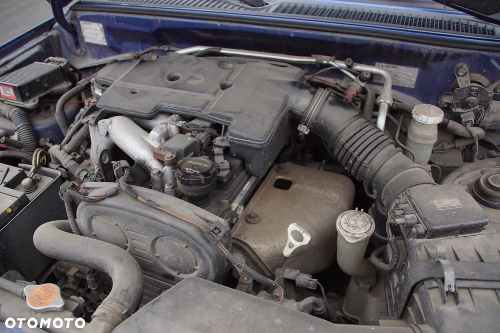 Auto na części - Mitsubishi Pajero Pinin 2.0 GDI 129 KM 4G94 V5M21 TH9B 2003R Silnik Skrzynia Drzwi Maska Błotnik Klapa Zderzak Lampa Lusterko Klamka Szyba Deska Kokpit Sterownik Moduł Czujnik Licznik Wyświetlacz Panel Kierownica - 17