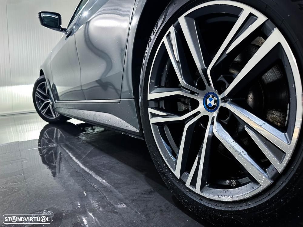 BMW i4 eDrive40 Edição Desportiva M - 8