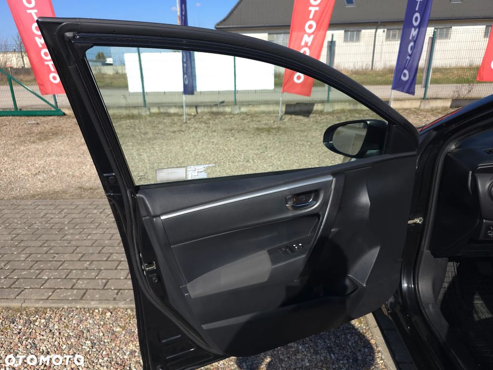 Toyota Corolla 1.6 Active EU6 - 17