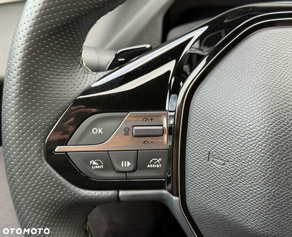 Peugeot 408 1.6 Plug-In Hybrid 225 GT EAT8 - 32