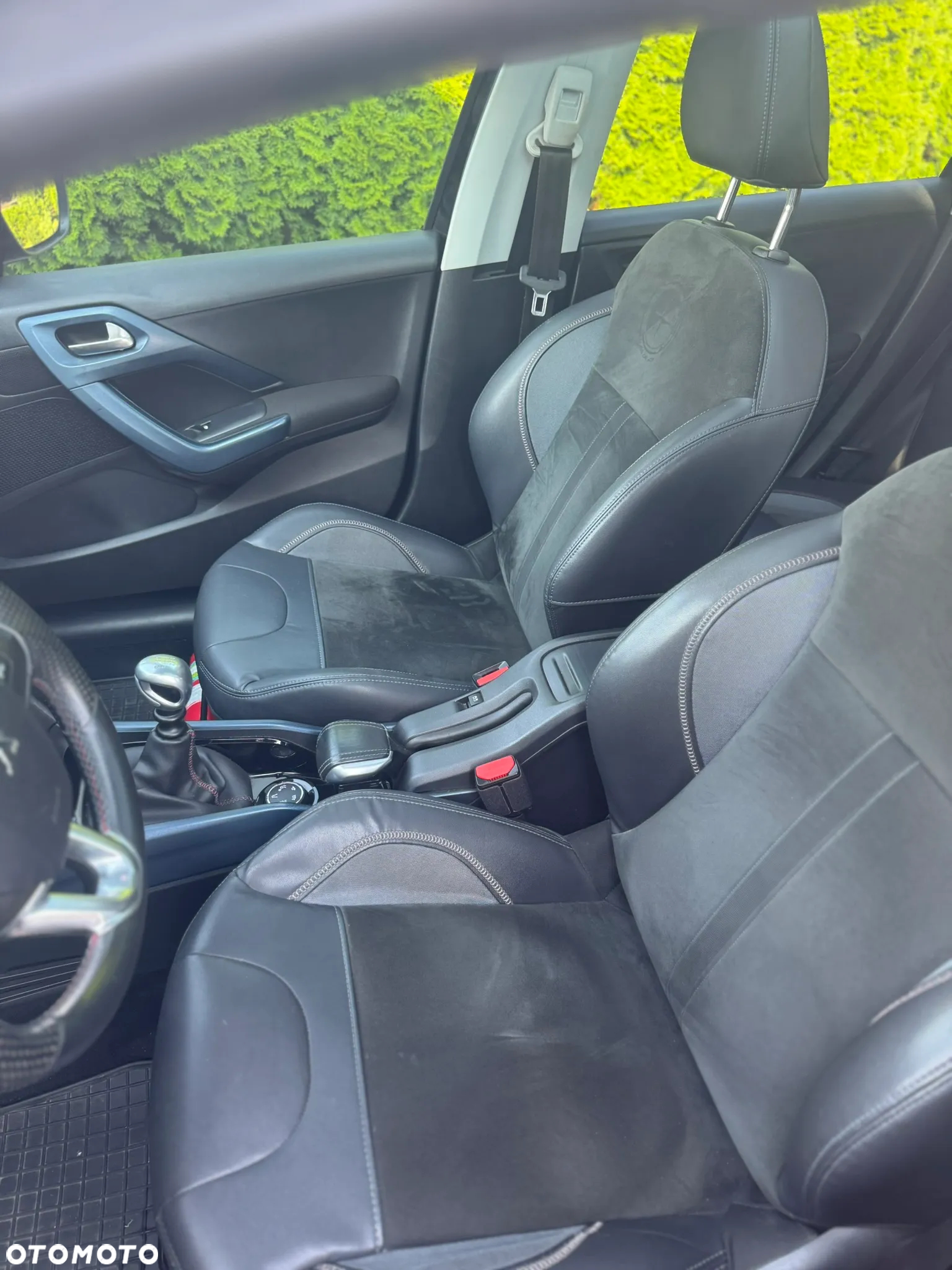Peugeot 2008 1.6 e-HDi Allure S&S - 15