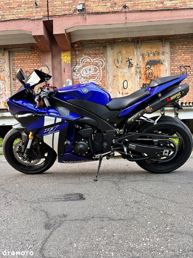 Yamaha R1 - 6