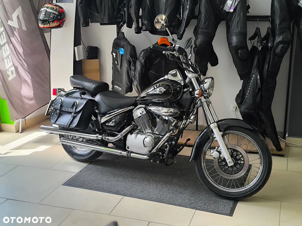 Suzuki Intruder - 1
