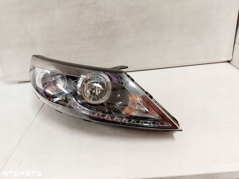 KIA SPORTAGE 3 III LAMPA PRAWY PRZÓD PRAWA PRZEDNIA ZWYKŁA H7 UK - 1