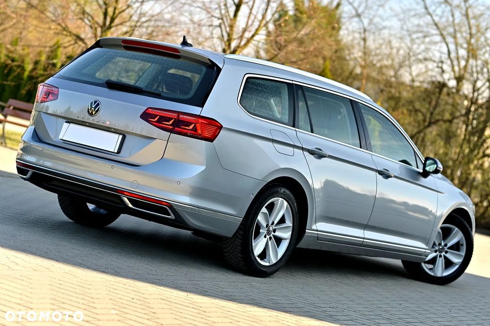 Volkswagen Passat 2.0 TDI EVO Elegance DSG - 2