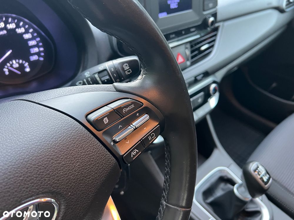 Hyundai i30 1.6 D Classic + - 16