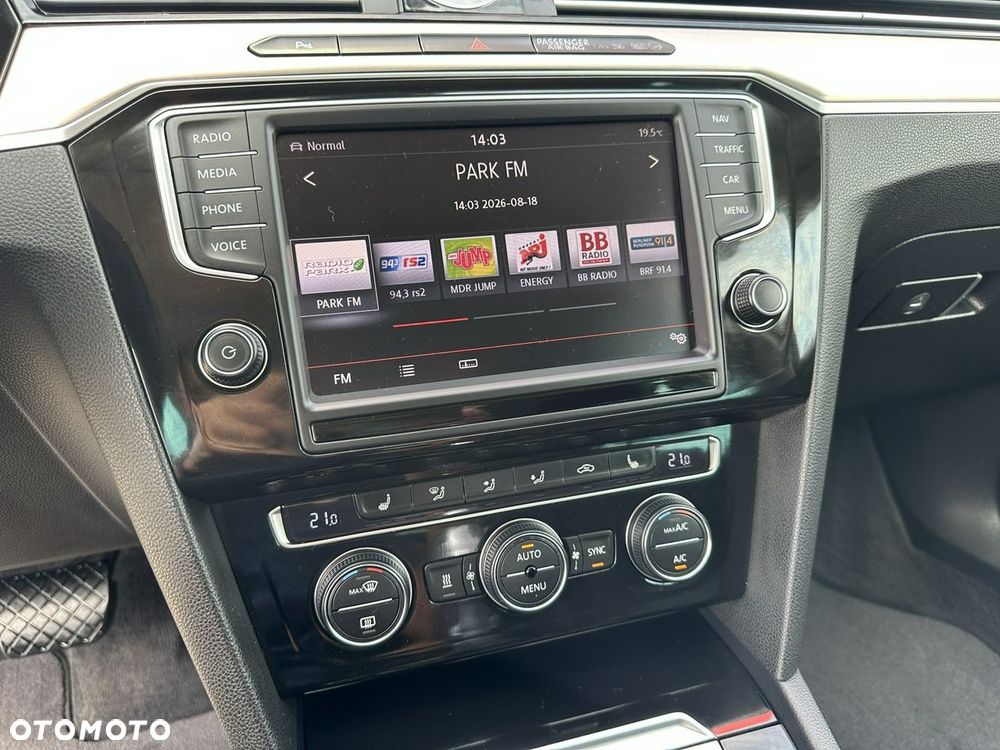 Volkswagen Passat Variant 2.0 TSI (BlueMotion Technology) DSG Highline - 24