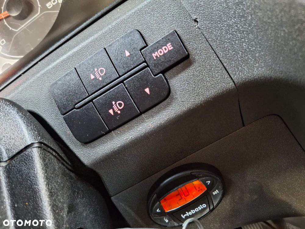 Iveco Daily 35S14 Doka Dubel Brygadówka Służba Drogowa Silnik 3.0 Pomarańczowy 6 Miejsc Hak Kamera Cofania Webasto Ogrzewanie Postojowe Plandeka Tablica Świetlna Światła Ostrzegawcze - 27