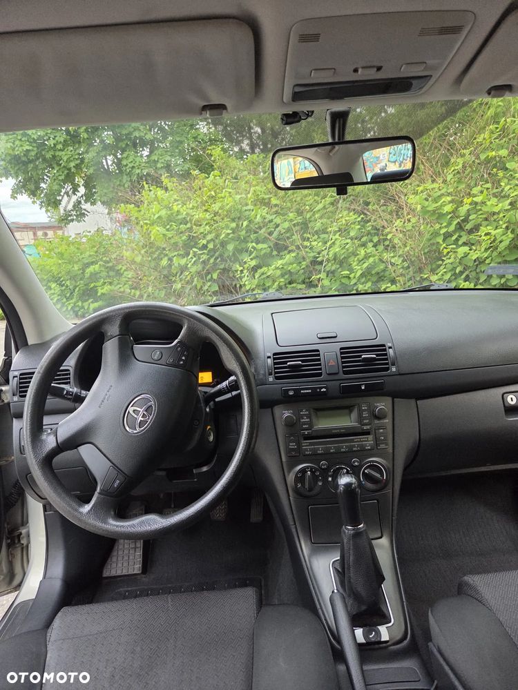 Toyota Avensis 1.8 VVT-i Luna - 4
