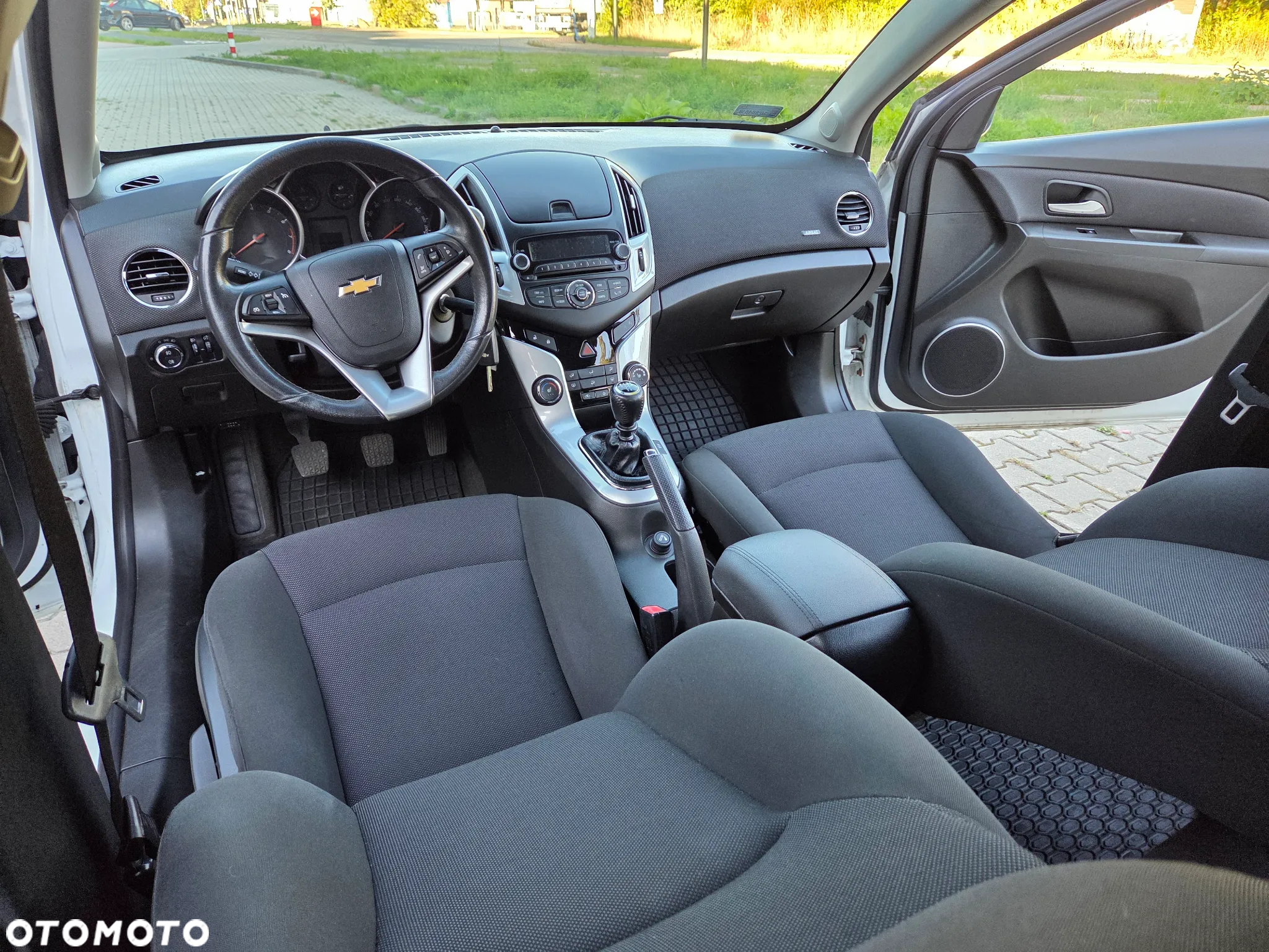 Chevrolet Cruze 1.6 LS - 30