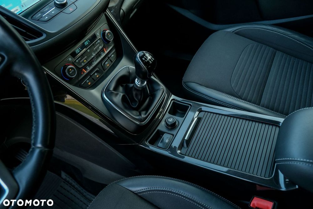 Ford Kuga 2.0 TDCi 4x4 ST-Line - 37