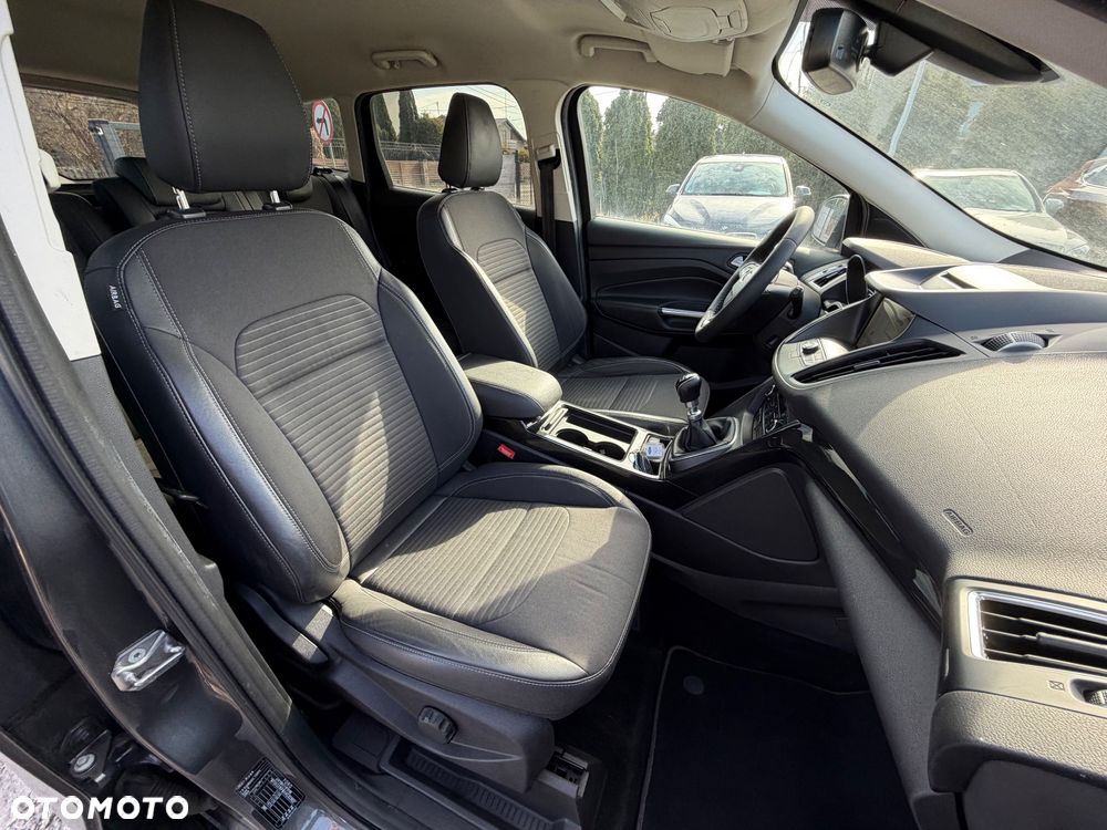 Ford Kuga 1.5 EcoBoost 2x4 Titanium - 35