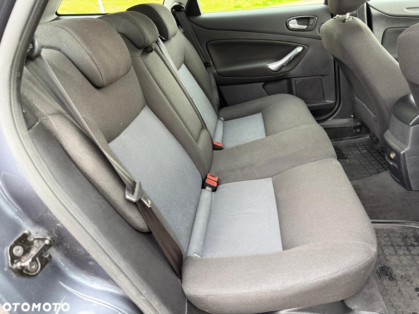 Ford Mondeo 2.0 Ambiente - 8