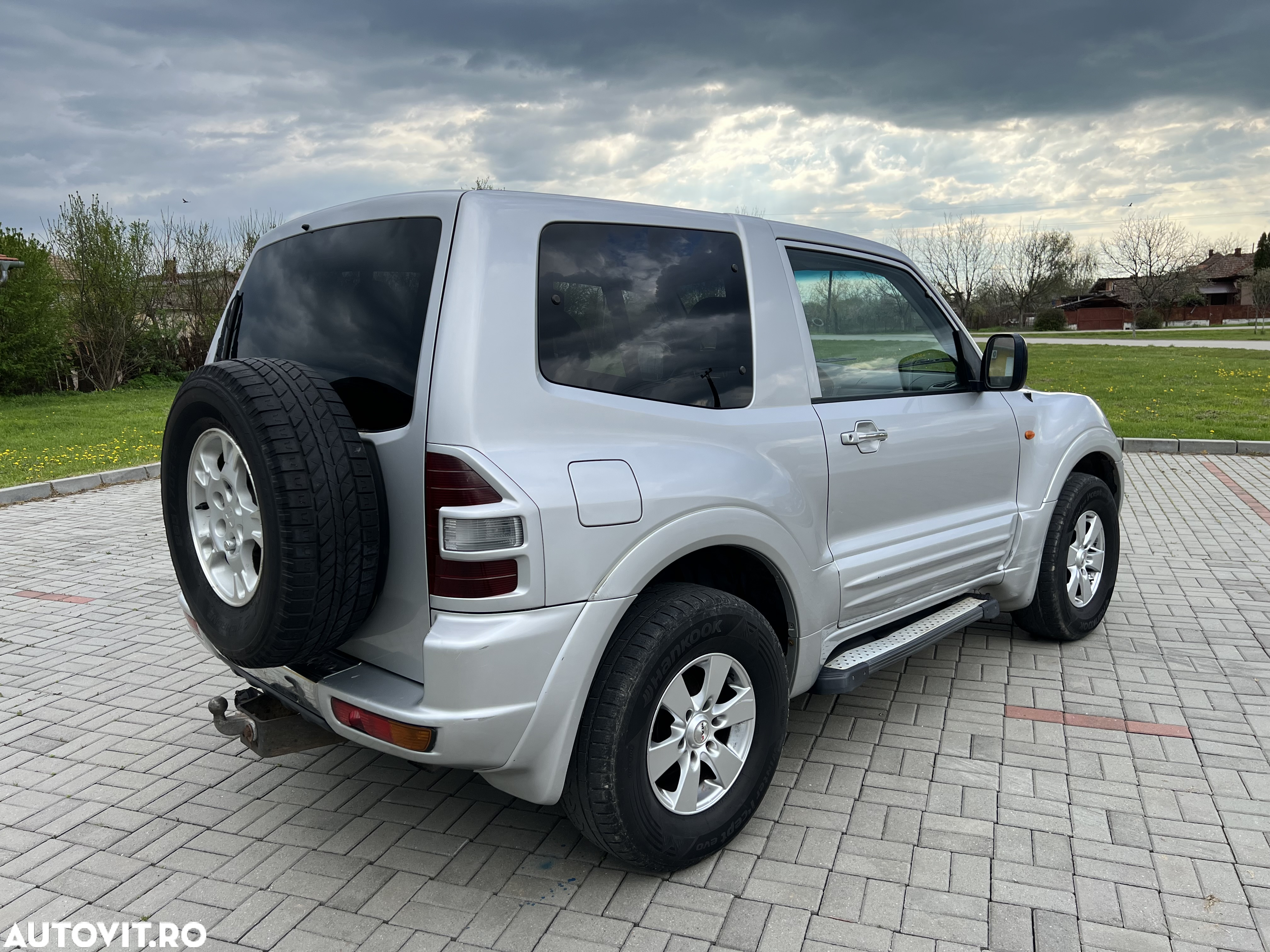 Mitsubishi Pajero - 2