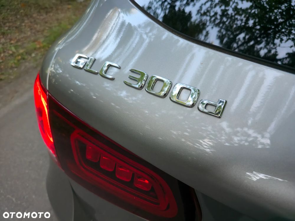 Mercedes-Benz GLC 300 d 4Matic 9G-TRONIC AMG Line - 9