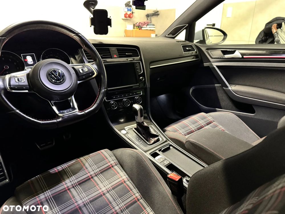 Volkswagen Golf GTI Performance BlueMotion Technology DSG - 4