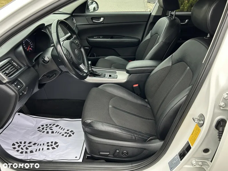 Kia Optima Plug-in Hybrid - 4