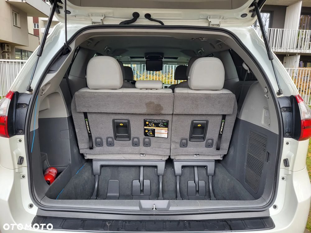 Toyota Sienna 3.5 V6 XLE AWD - 30