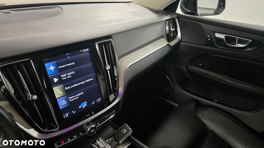 Volvo V60 D4 R-Design - 20